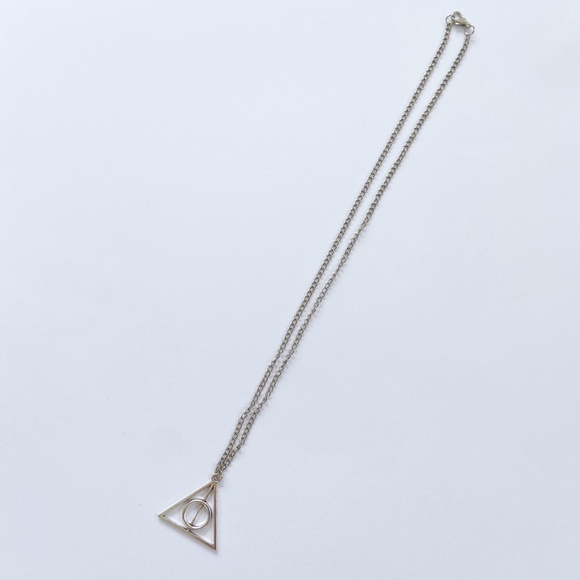 > NEW < Boutique Silver Toned Harry Potter Deathly Hallows Pendant Necklace - Picture 5 of 8